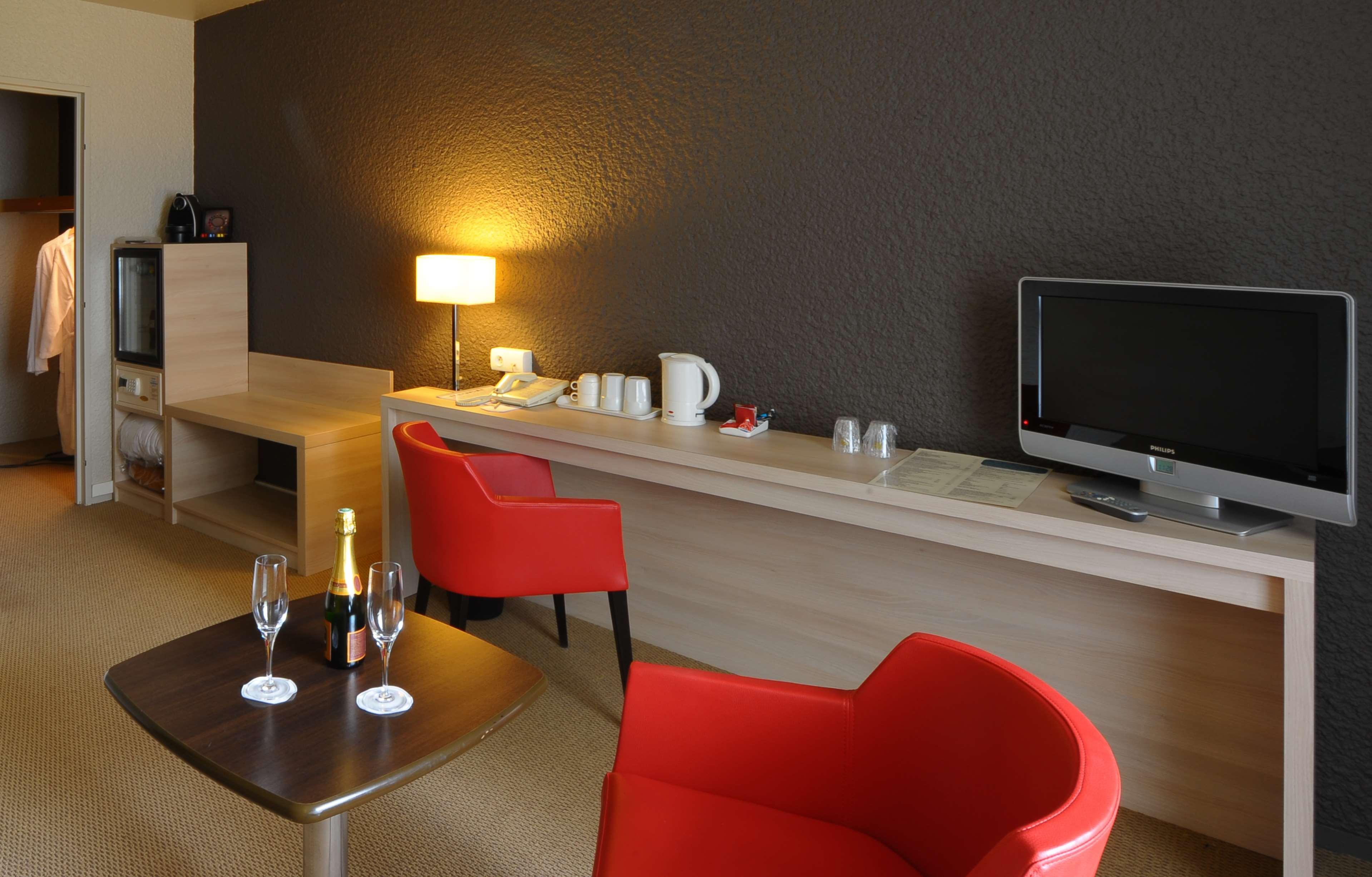 Best Western Porte Du Forez Андрезьё-Бутеон Экстерьер фото